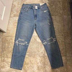 BRAND NEW American eagle size 8 mom jean